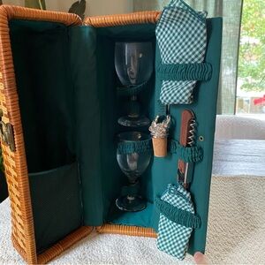 Tommy Bahama Wicker Wine Tote Picnic Basket